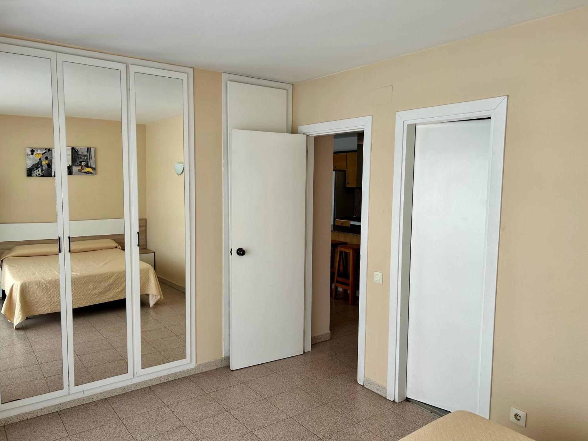 Apartamentos Aventura Салоу Экстерьер фото