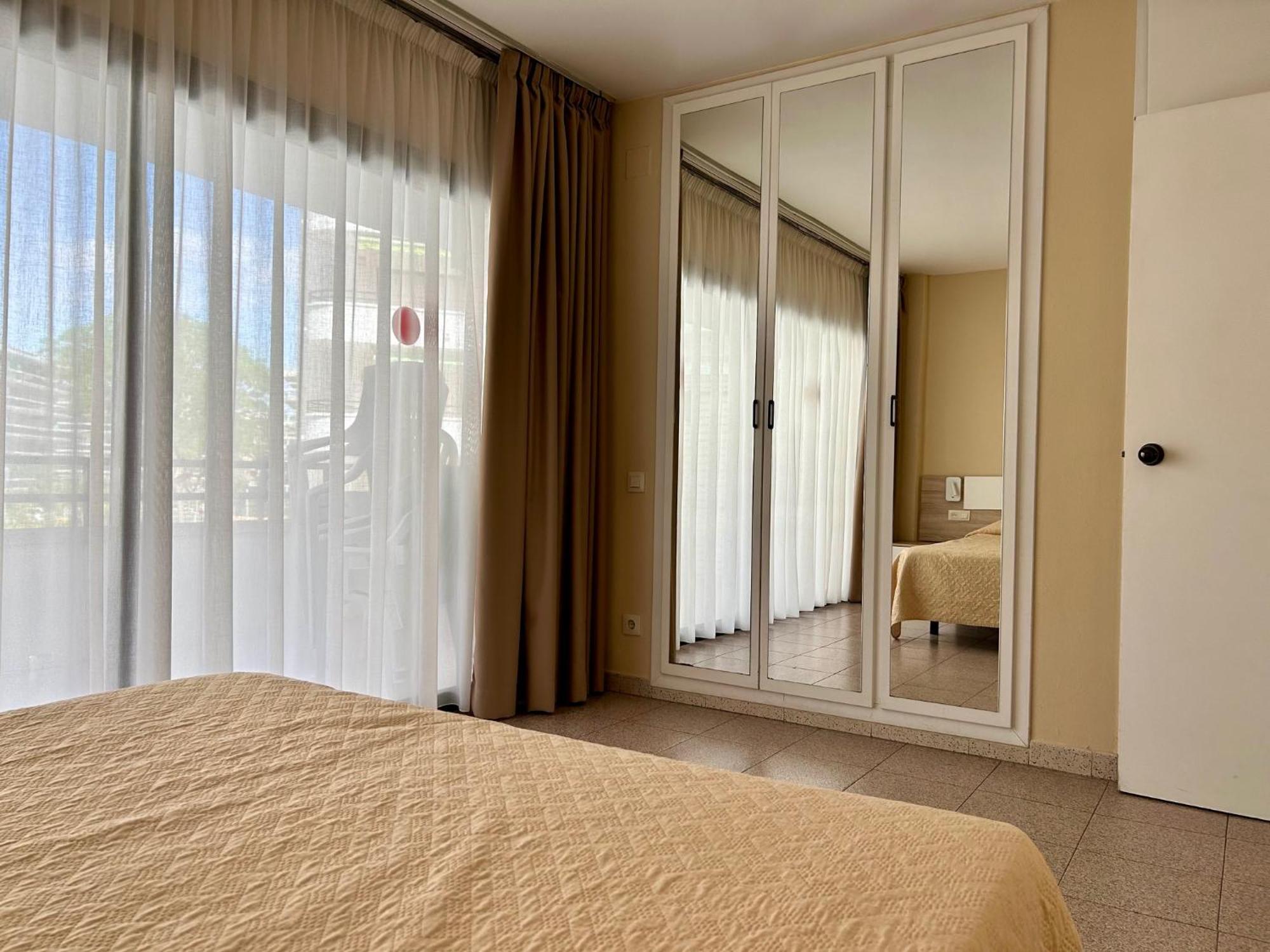 Apartamentos Aventura Салоу Экстерьер фото