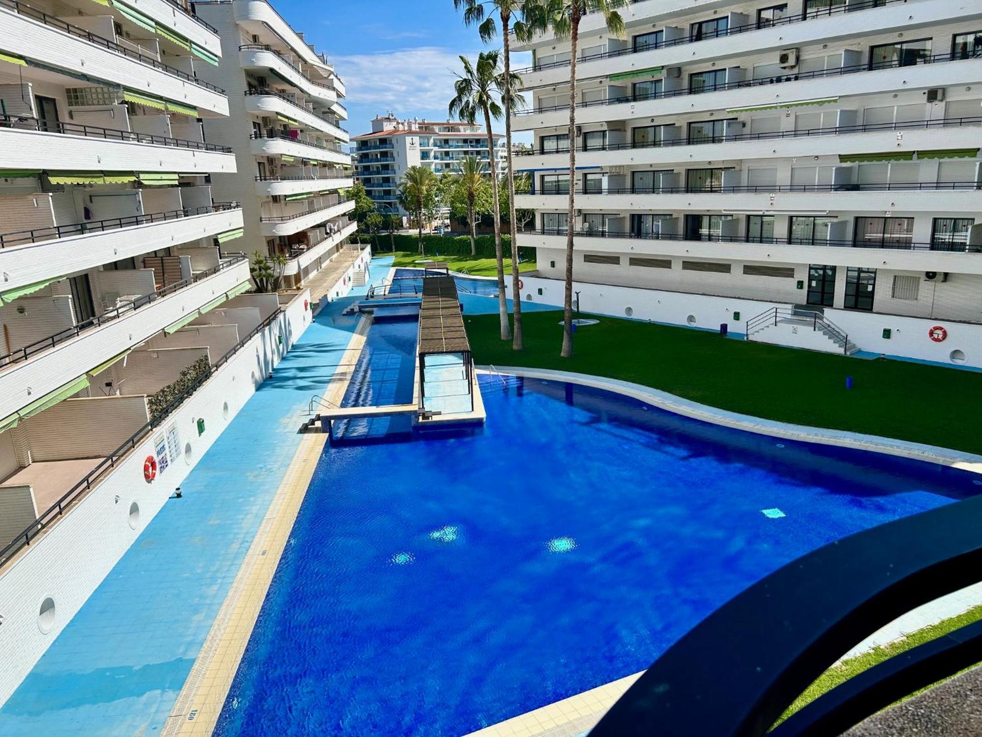 Apartamentos Aventura Салоу Экстерьер фото