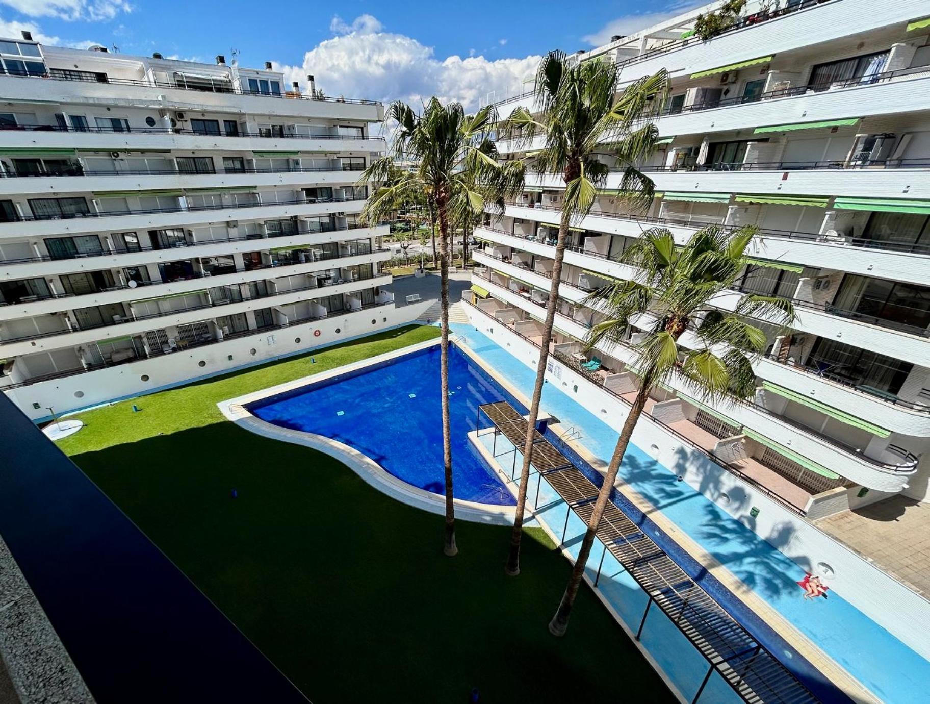 Apartamentos Aventura Салоу Экстерьер фото